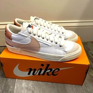 Women’s Nike Blazer Low ‘77 Jumbo white/pink Oxford rose whisper